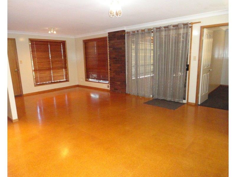 12 Evergreen Court, Glenvale QLD 4350