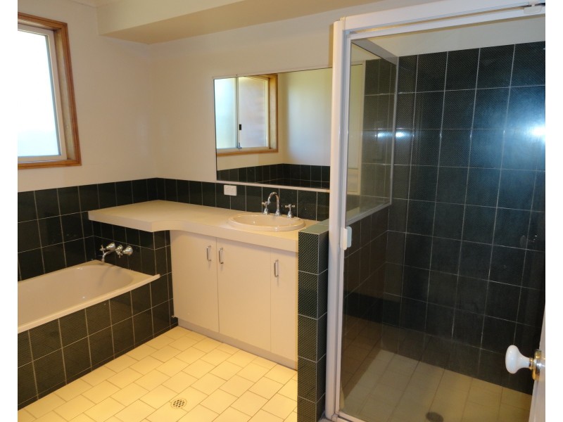 12 Evergreen Court, Glenvale QLD 4350