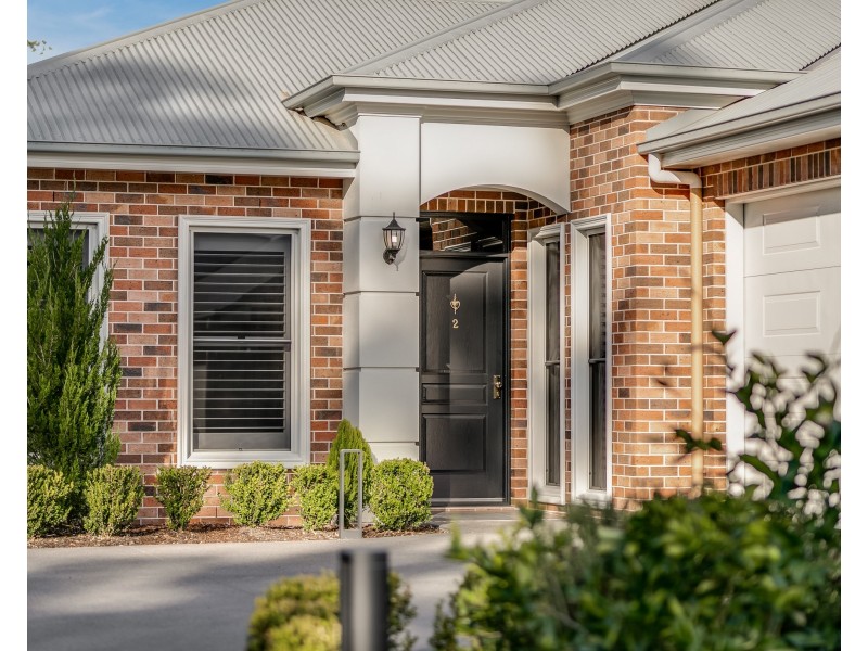 2/10a Trevethan Street, Mount Lofty QLD 4350
