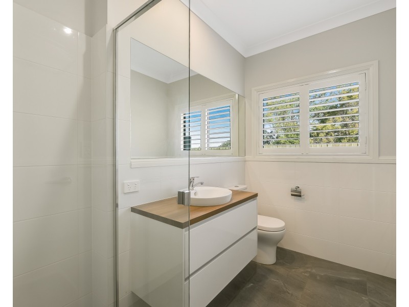2/10a Trevethan Street, Mount Lofty QLD 4350