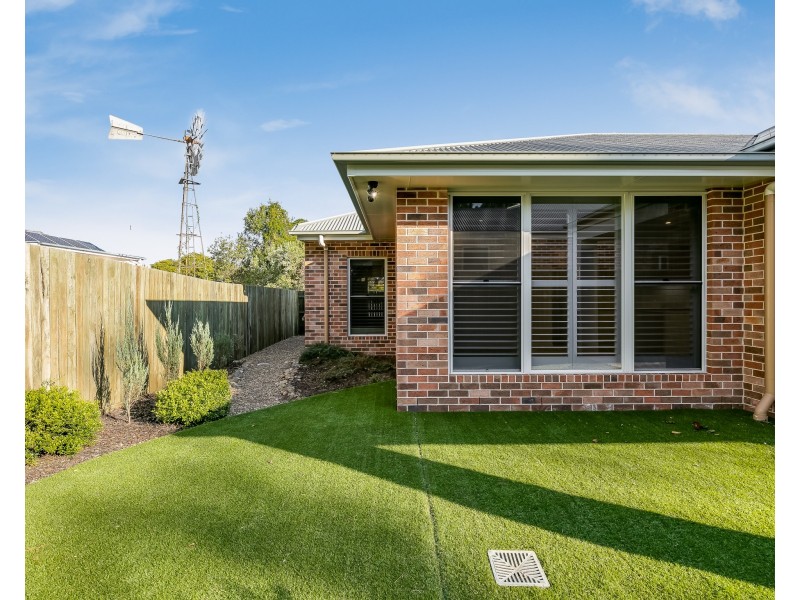 2/10a Trevethan Street, Mount Lofty QLD 4350