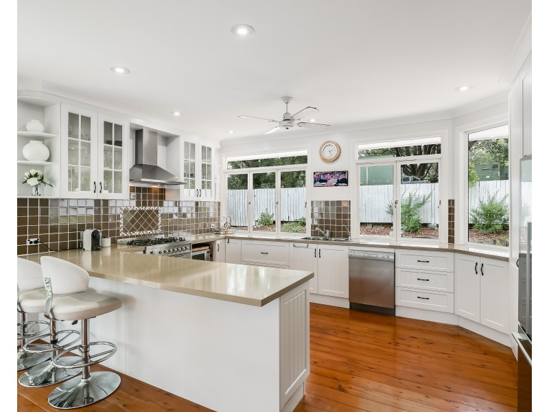 6 Roderic Court, Mount Lofty QLD 4350