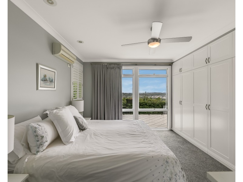 6 Roderic Court, Mount Lofty QLD 4350