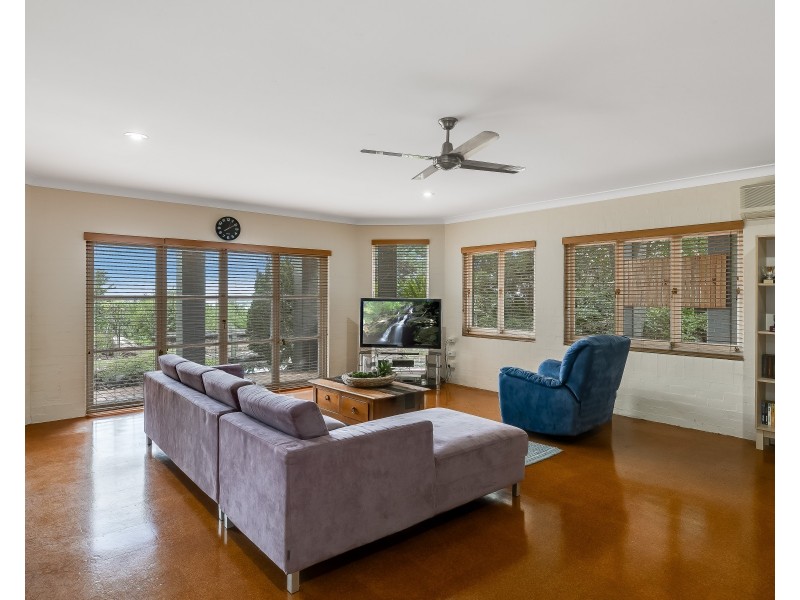 6 Roderic Court, Mount Lofty QLD 4350