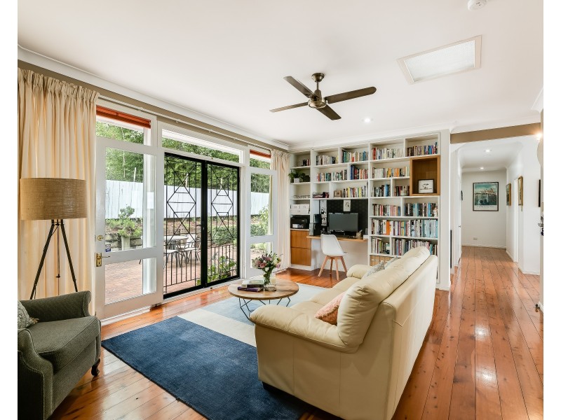 6 Roderic Court, Mount Lofty QLD 4350