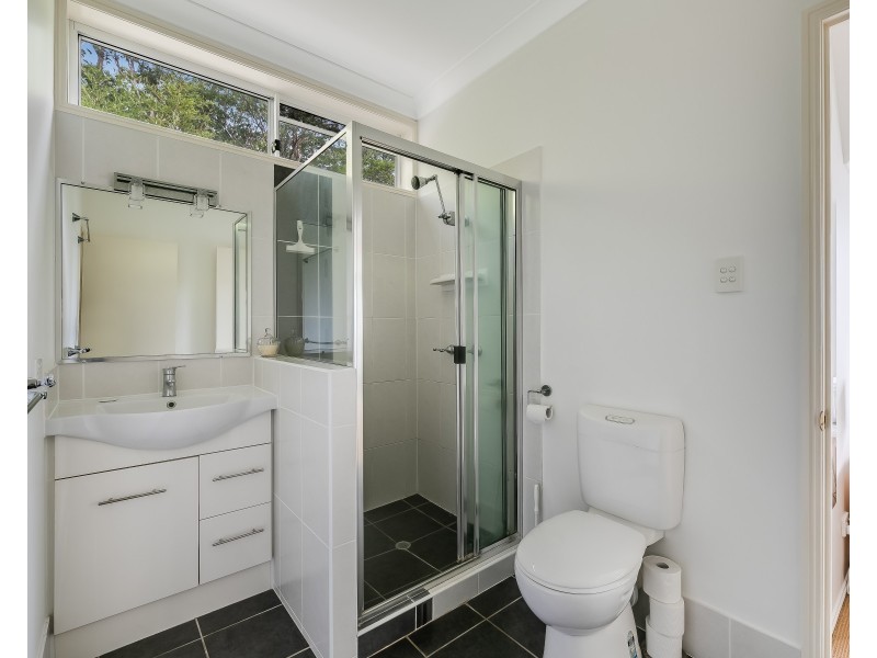 6 Roderic Court, Mount Lofty QLD 4350