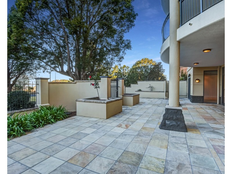 102/31 Tourist Road, East Toowoomba QLD 4350