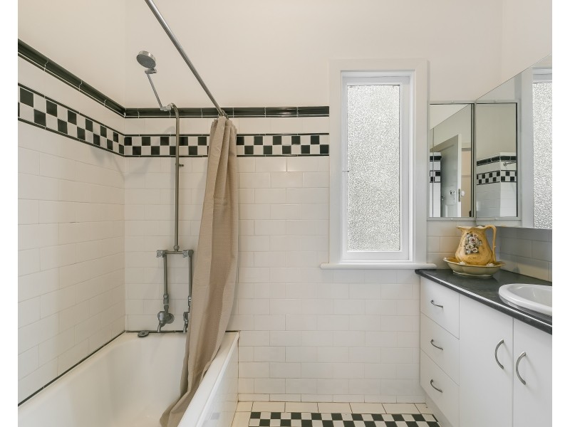 12 Carlton Street, North Toowoomba QLD 4350