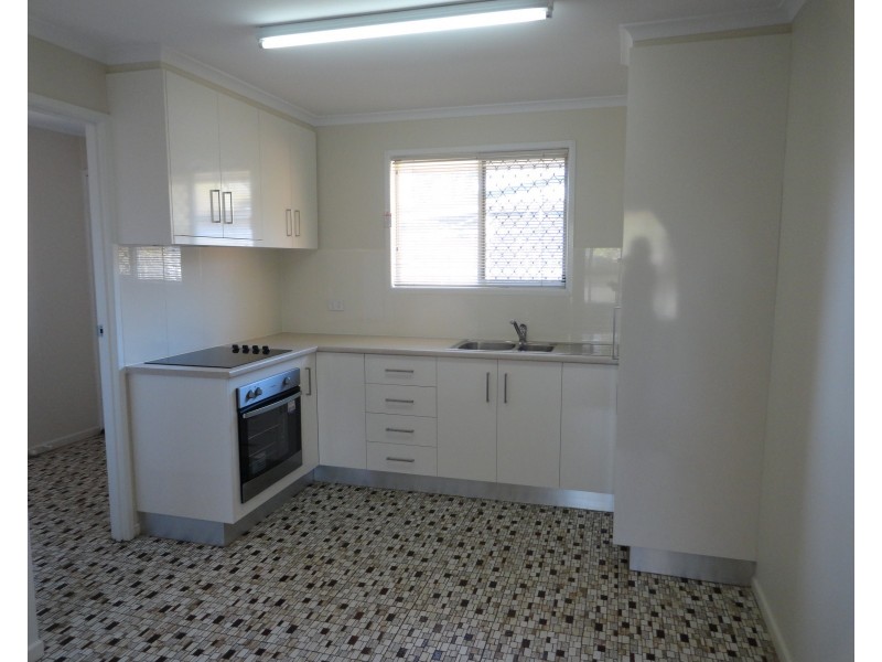 2/218 Mackenzie Street, Rangeville QLD 4350
