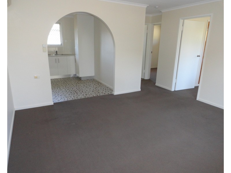 2/218 Mackenzie Street, Rangeville QLD 4350