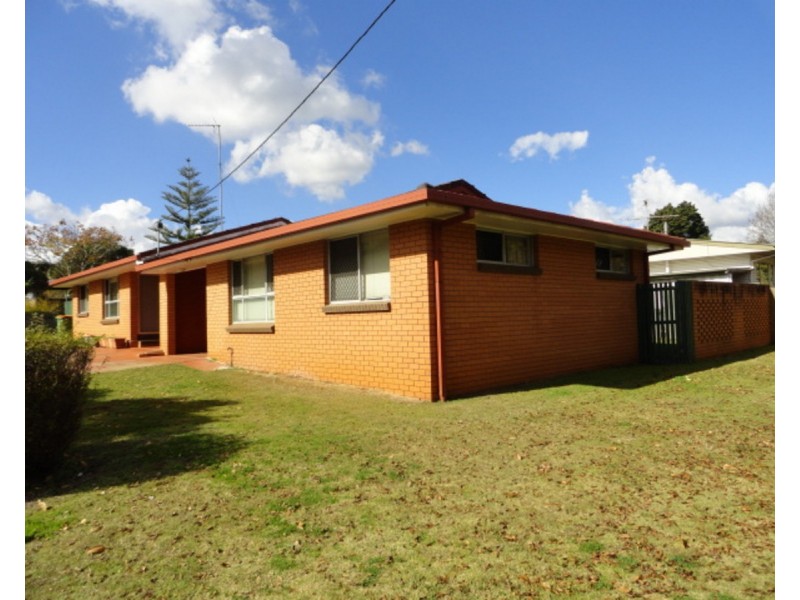2/218 Mackenzie Street, Rangeville QLD 4350