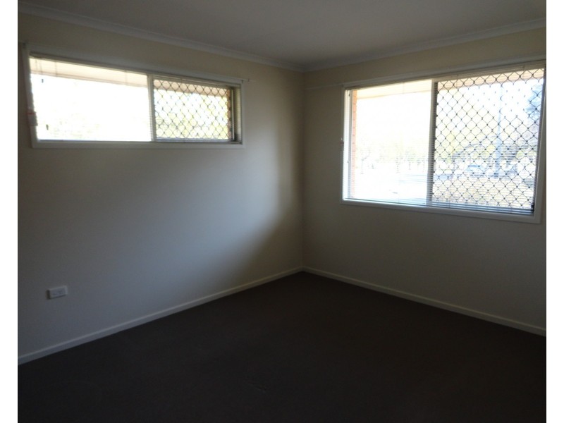 2/218 Mackenzie Street, Rangeville QLD 4350
