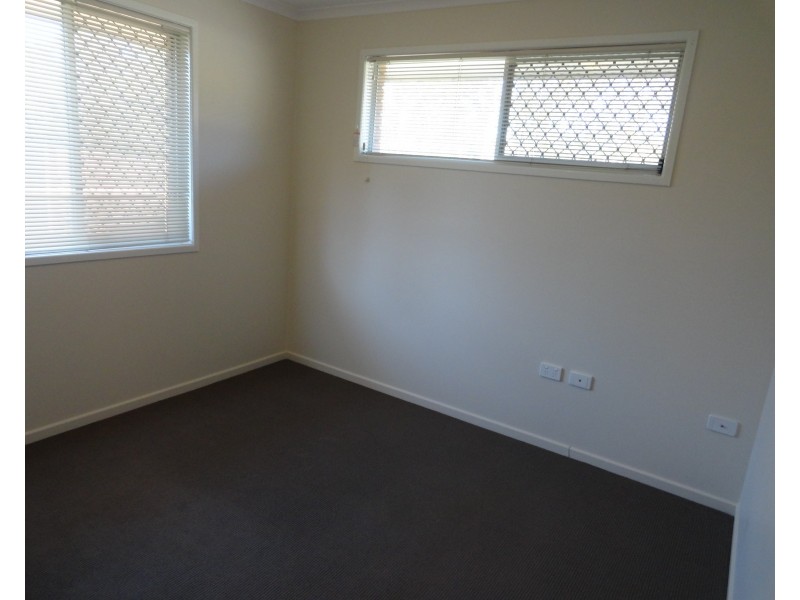 2/218 Mackenzie Street, Rangeville QLD 4350