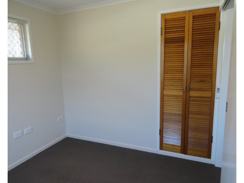 2/218 Mackenzie Street, Rangeville QLD 4350