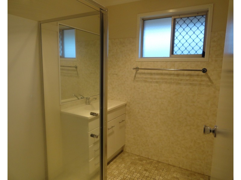 2/218 Mackenzie Street, Rangeville QLD 4350