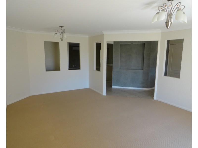 8 Pearl Court, Rangeville QLD 4350