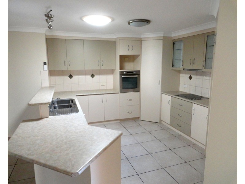 8 Pearl Court, Rangeville QLD 4350