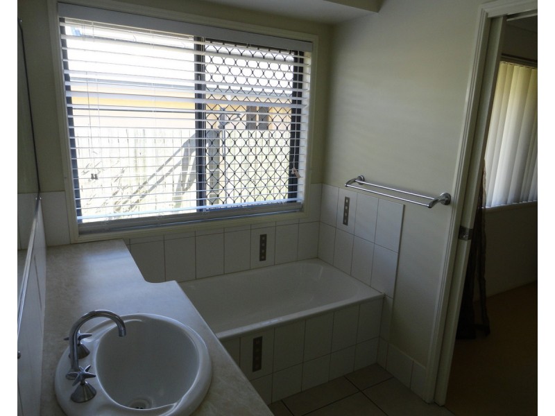 8 Pearl Court, Rangeville QLD 4350