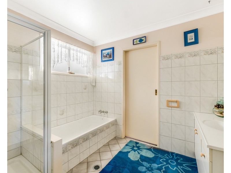 5 Bradton Court, Withcott QLD 4352