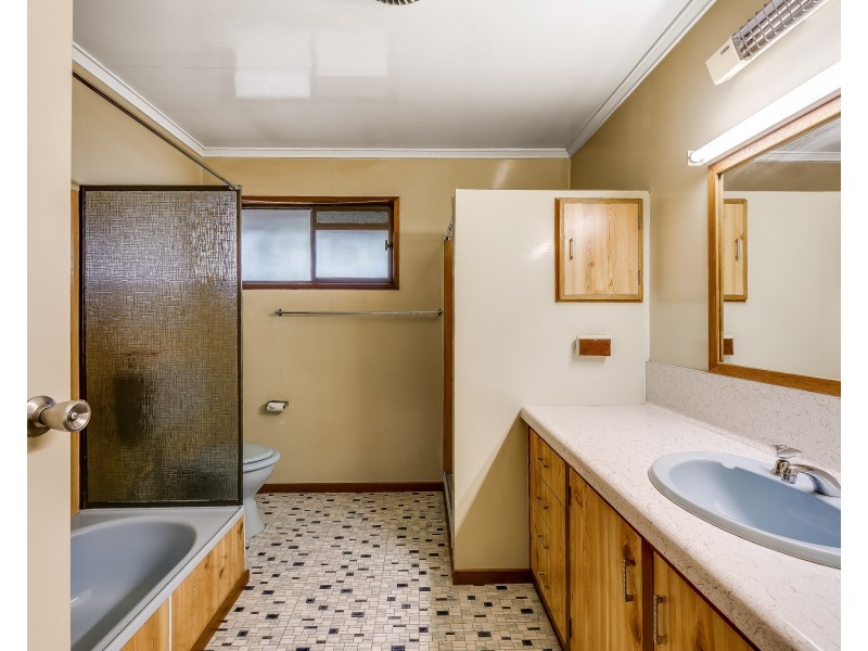 20 Wirra Wirra Street, Mount Lofty QLD 4350