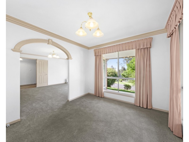 14 Windemere Terrace, Mount Lofty QLD 4350