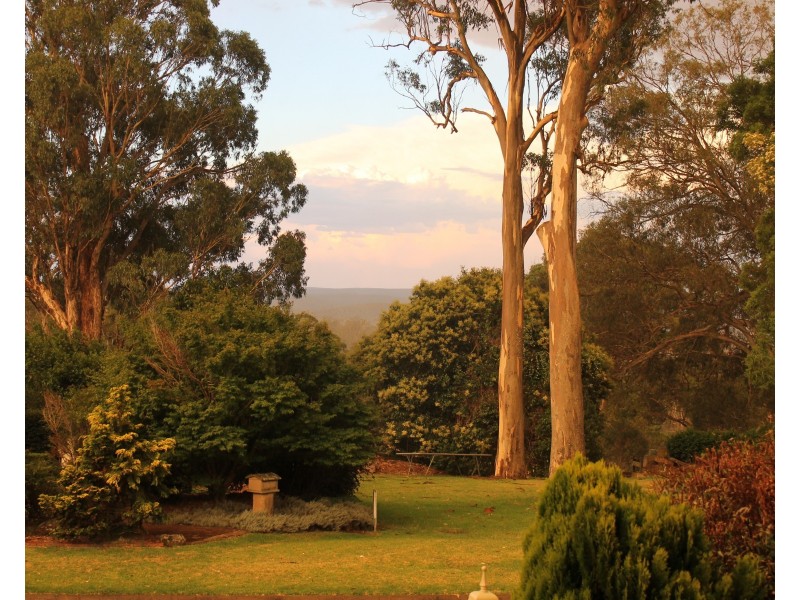 14 Windemere Terrace, Mount Lofty QLD 4350