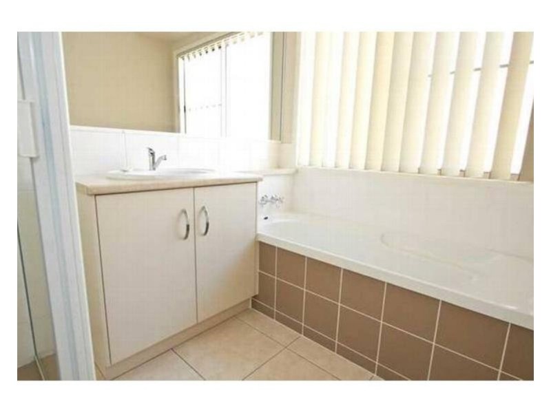 12 Jay Street, Westbrook QLD 4350