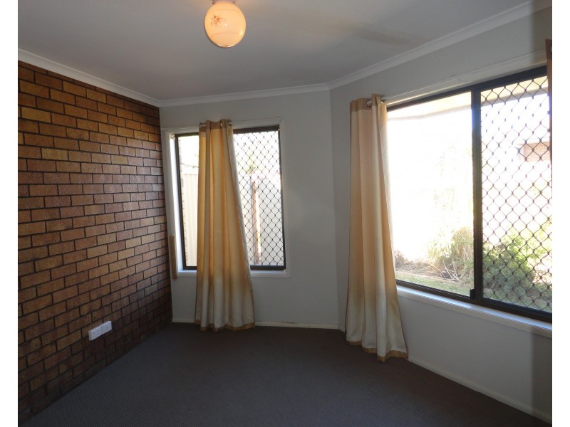 2/15 Paradise Street, Harristown QLD 4350