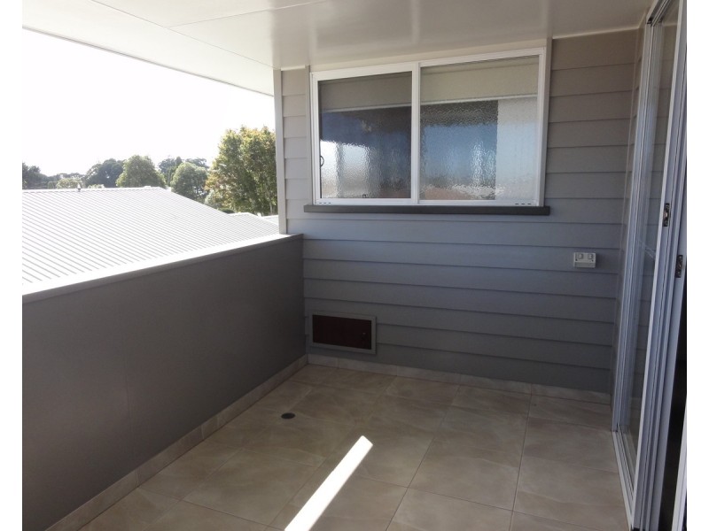 2/303 Stenner Street, South Toowoomba QLD 4350