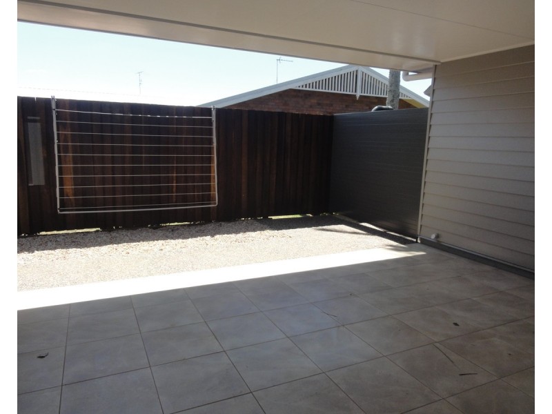 2/303 Stenner Street, South Toowoomba QLD 4350