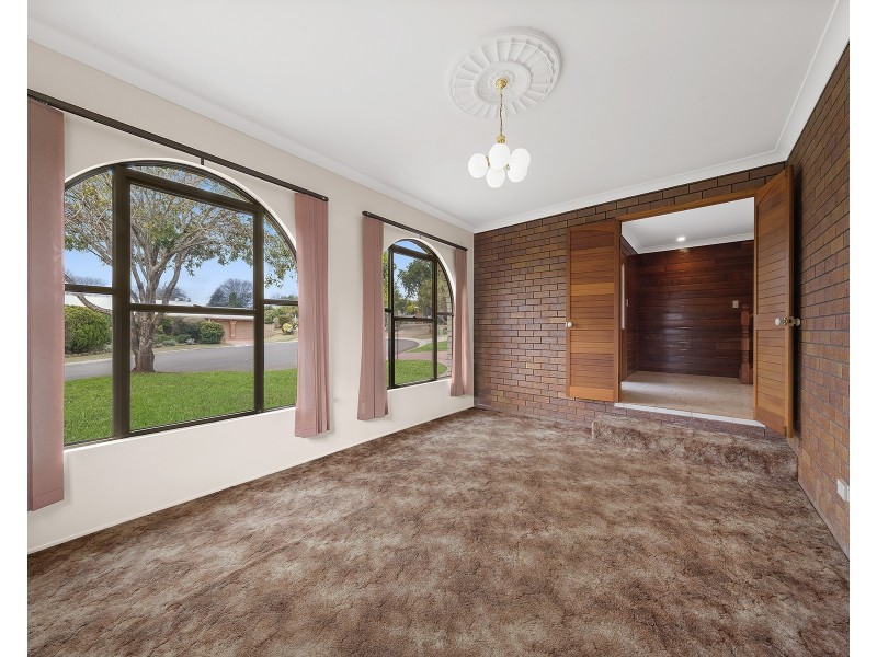 9 Marguerita Court, Centenary Heights QLD 4350
