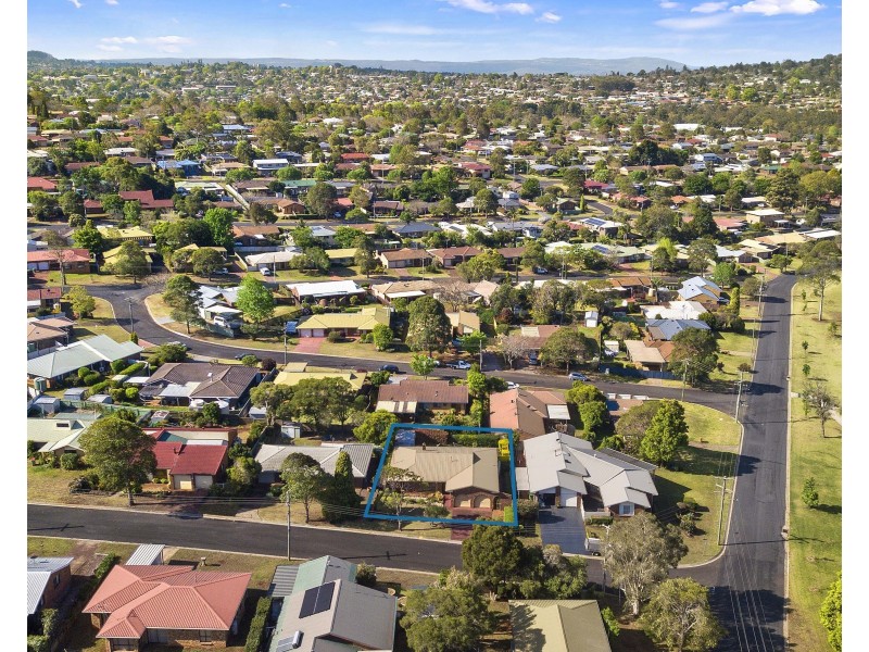 3 Zoe Court, Centenary Heights QLD 4350