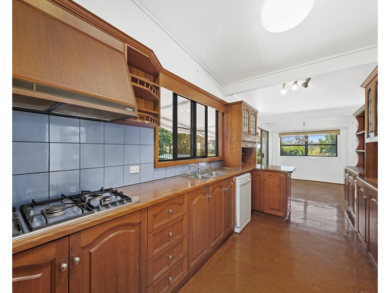 13 Rifle Range Road, Mount Lofty QLD 4350