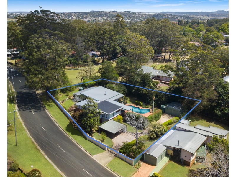 13 Rifle Range Road, Mount Lofty QLD 4350