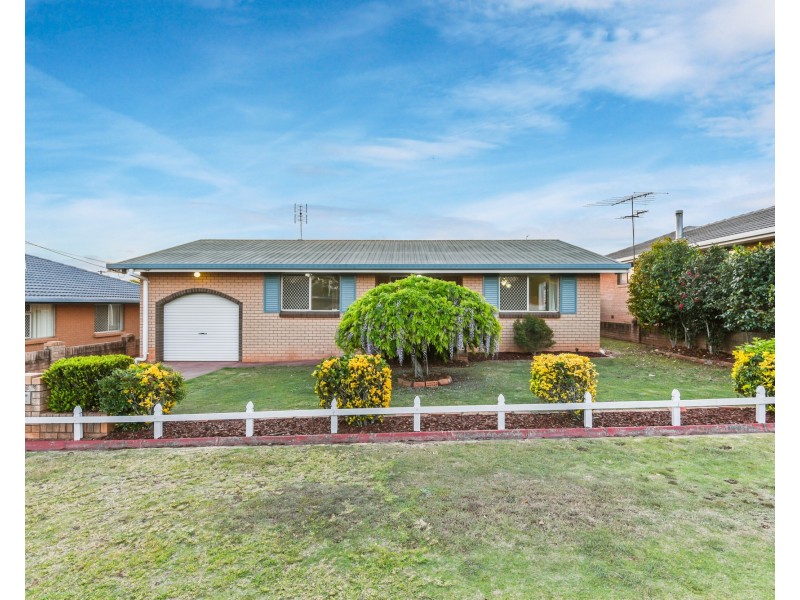 9 Hinton Street, Wilsonton QLD 4350