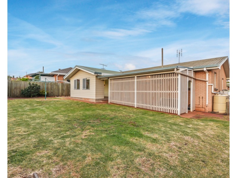 9 Hinton Street, Wilsonton QLD 4350