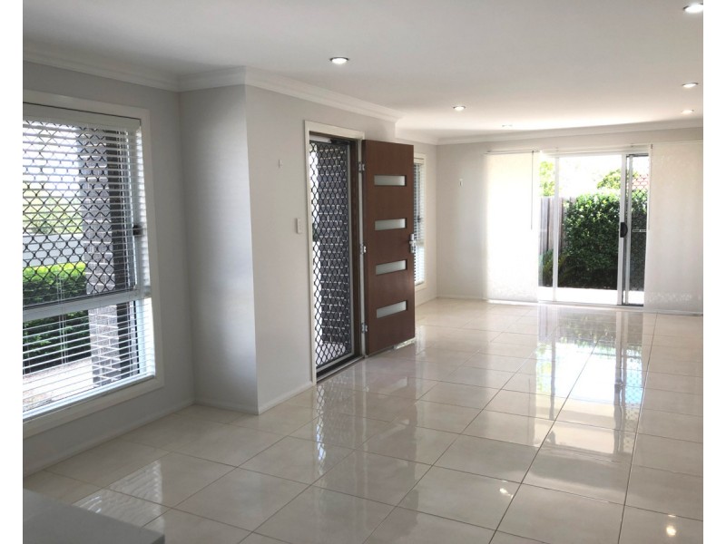 Unit 1/310A Hume Street, Centenary Heights QLD 4350