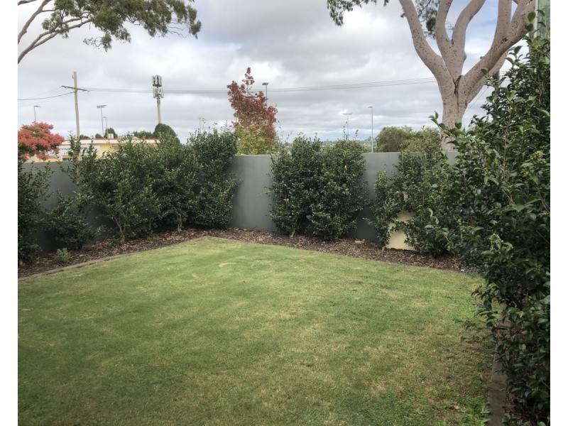 Unit 1/310A Hume Street, Centenary Heights QLD 4350