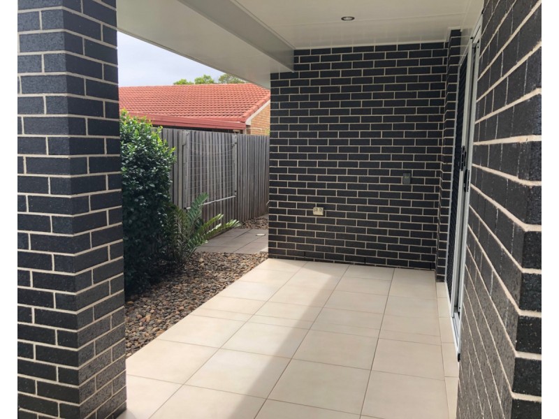 Unit 1/310A Hume Street, Centenary Heights QLD 4350