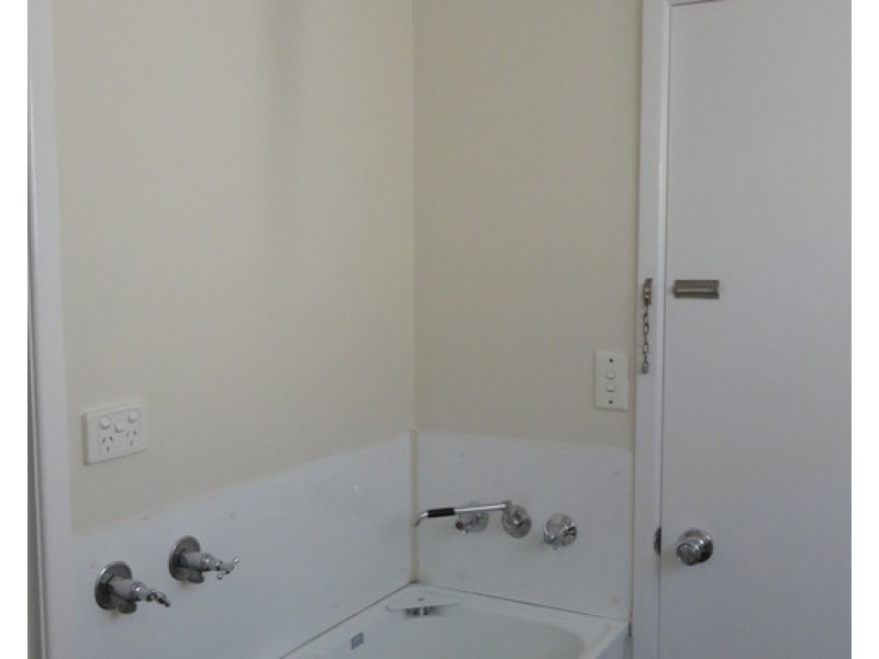 1/136 Ramsay Street, Centenary Heights QLD 4350