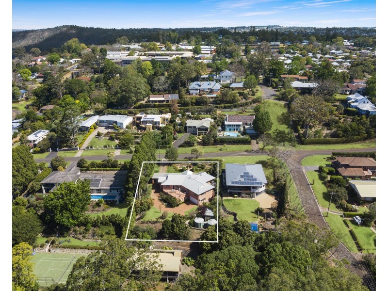17 Wooldridge Street, Mount Lofty QLD 4350