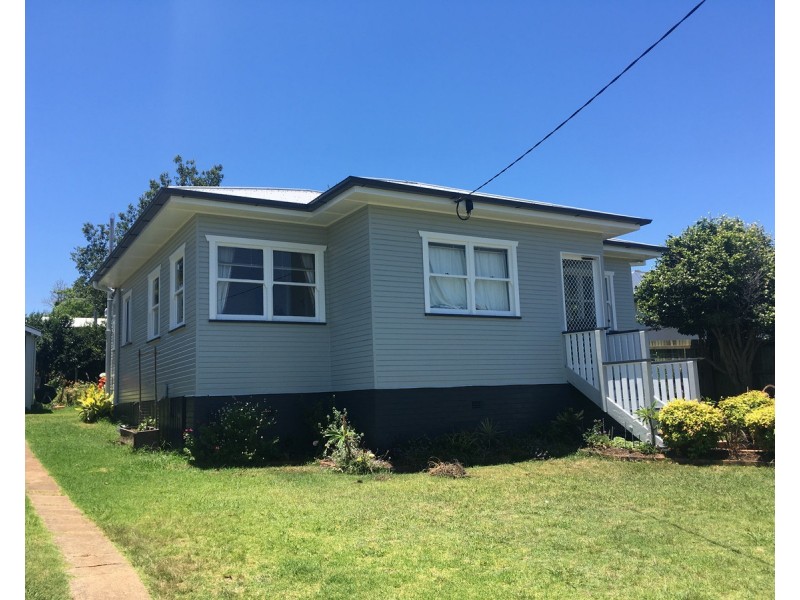 17 Geoffrey Street, Mount Lofty QLD 4350