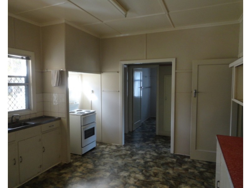 17 Geoffrey Street, Mount Lofty QLD 4350