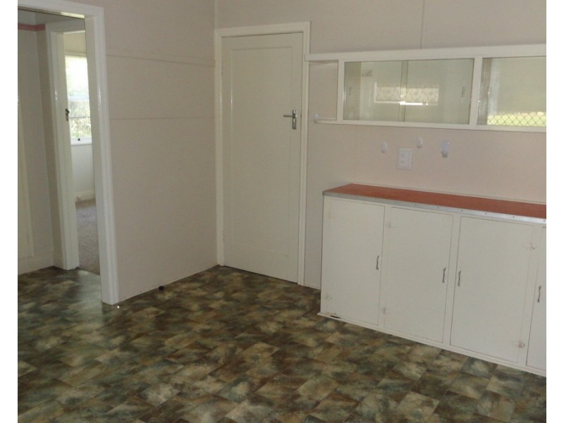 17 Geoffrey Street, Mount Lofty QLD 4350