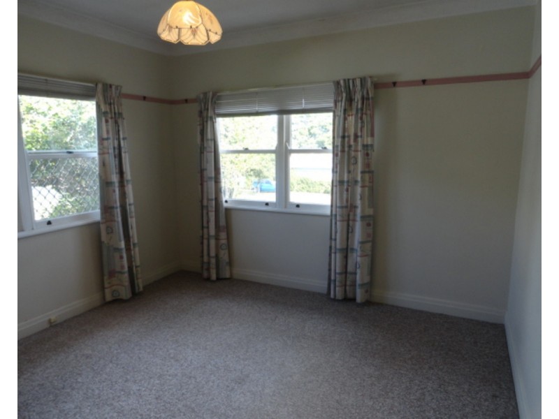 17 Geoffrey Street, Mount Lofty QLD 4350