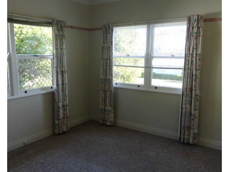 17 Geoffrey Street, Mount Lofty QLD 4350