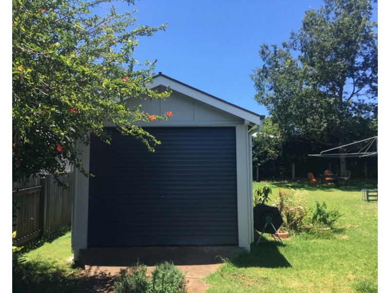 17 Geoffrey Street, Mount Lofty QLD 4350