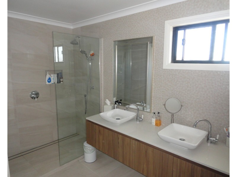 12 Jake Court, Middle Ridge QLD 4350