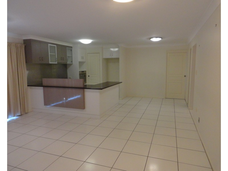 2/244 Mackenzie Street, Rangeville QLD 4350