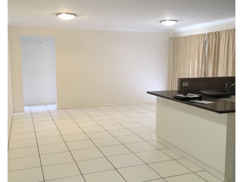 2/244 Mackenzie Street, Rangeville QLD 4350